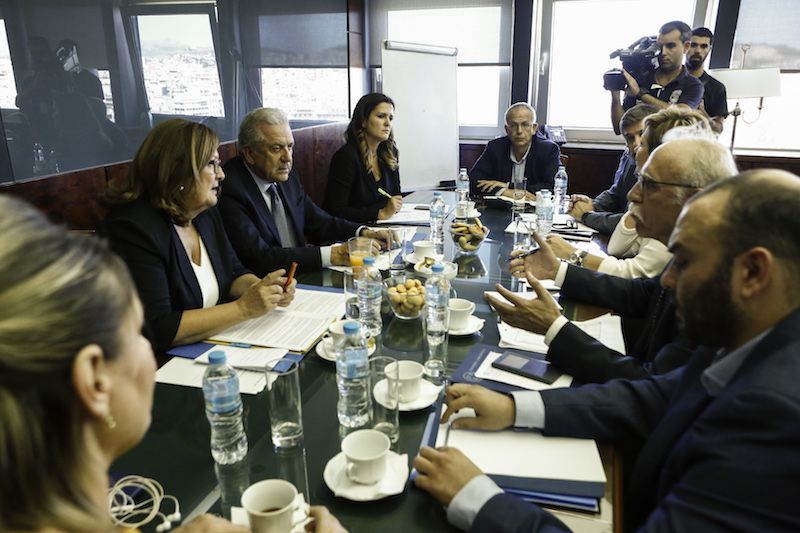 Σύσκεψη Αβραμόπουλου - Βίτσα για την κατάσταση στα νησιά εξαιτίας του Προσφυγικού