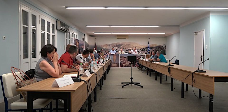 Ανέβηκαν οι τόνοι στο Δημοτικό Συμβούλιο Ανατολικής Σάμου VIDEO