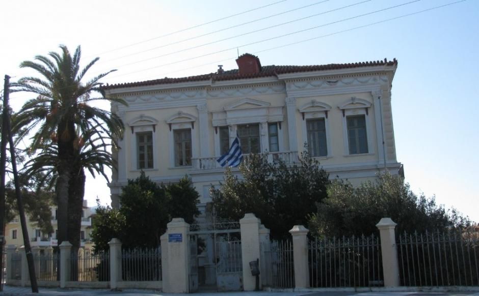 Εθνικιστικά συνθήματα και έντυπο υλικό στο Πανεπιστήμιο στο Καρλόβασι