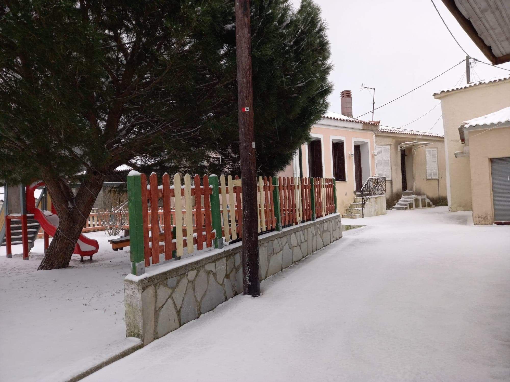 Στα λευκά ''ντύθηκε'' η Σάμος. Δείτε φωτογραφίες.