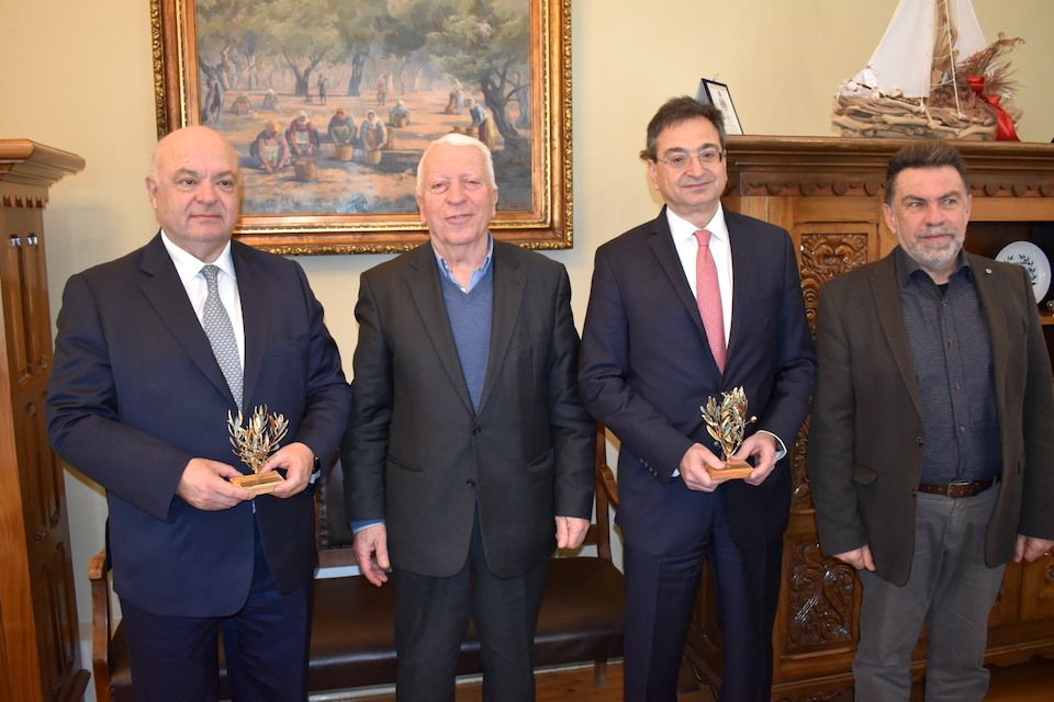 Συνάντηση Μουτζούρη με στελέχη της EUROBANK