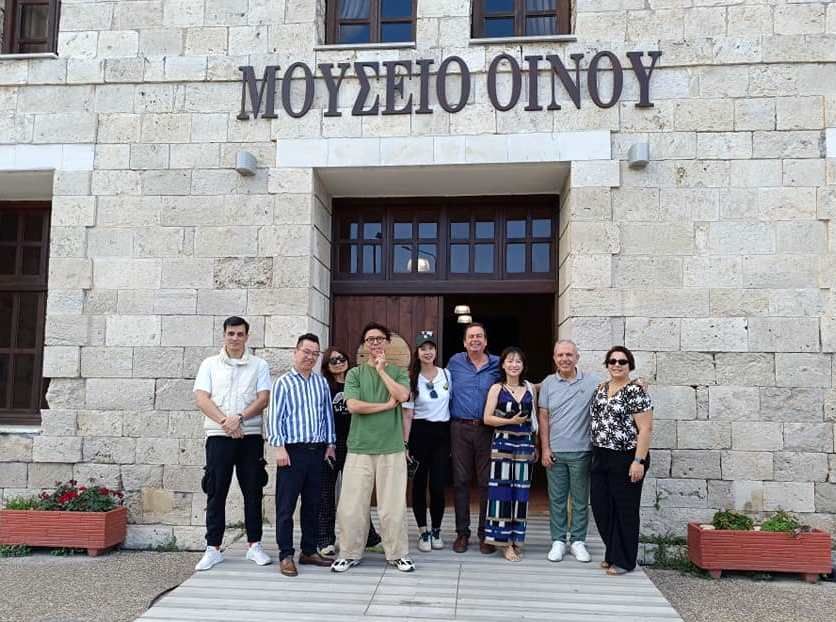 ME ΣΑΜΙΩΤΙΚΟ ΜΟΣΧΑΤΟ "ΜΕΘΥΣΑΝ" ΚΙΝΕΖΟΙ ΕΙΣΑΓΩΓΕΙΣ