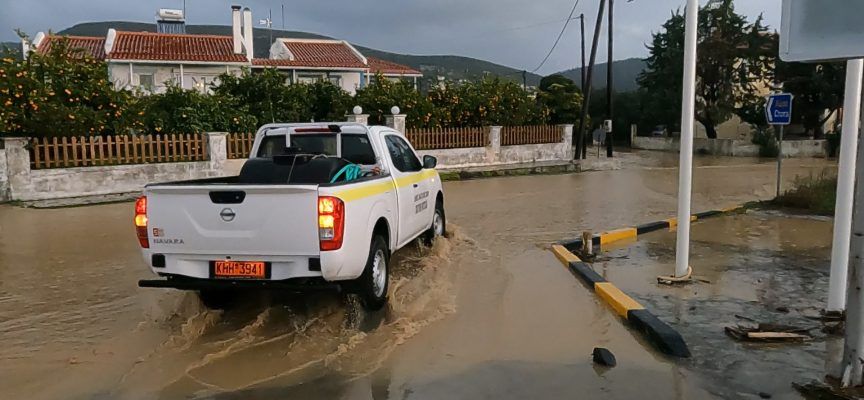 Σε συνεργασία οι φορείς για την κακοκαιρία που πλήττει τη Σάμο