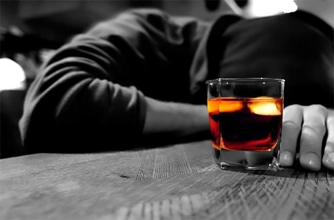 Απαγόρευση χρήσης αλκοόλ κάτω των 17 ετών