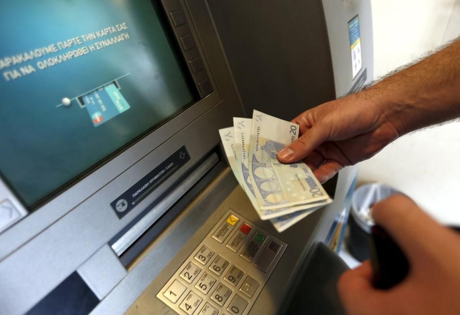 Capital controls: Αλλάζει το όριο αναλήψεων χρημάτων