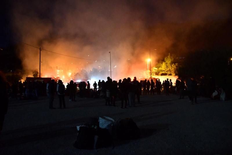 Άμεση η επέμβαση της Π.Υ Σάμου στη φωτιά στο ΚΥΤ Σάμου