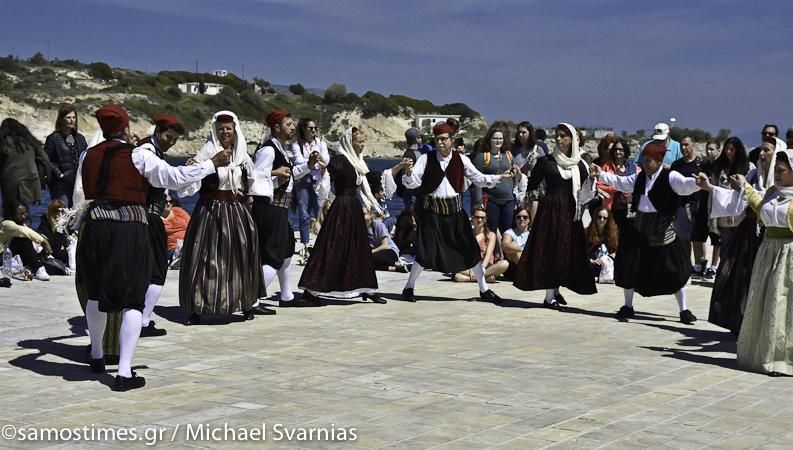 Με σαμιώτικο κρασί και χορούς η  υποδοχή του Celestyal Nefeli