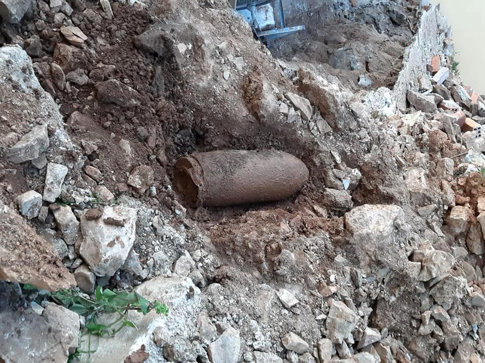 ΣΑΜΟΣ: Βόμβα στον κήπο τους
